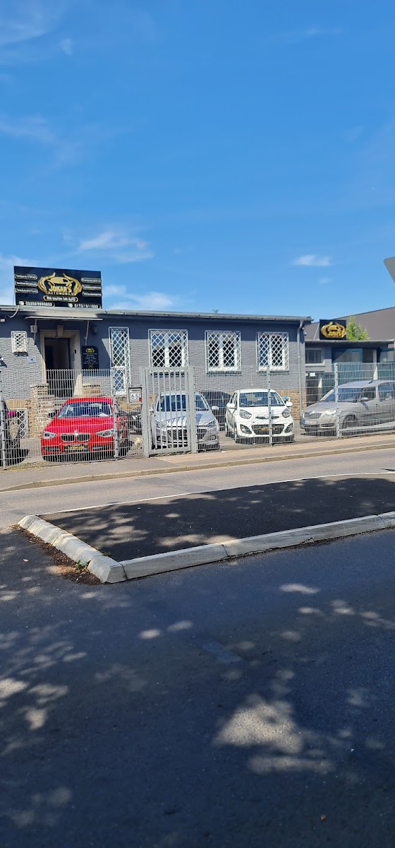 Gebäude von Jokars Automobile mit Firmenschild in Bergisch Gladbach-Gronau